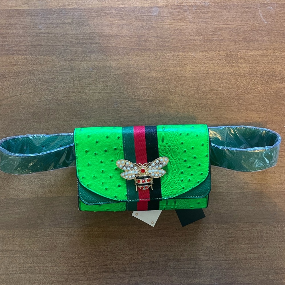 Le Miel waist belt bag , vegan, green, with adorable  bee ornamentation NWT